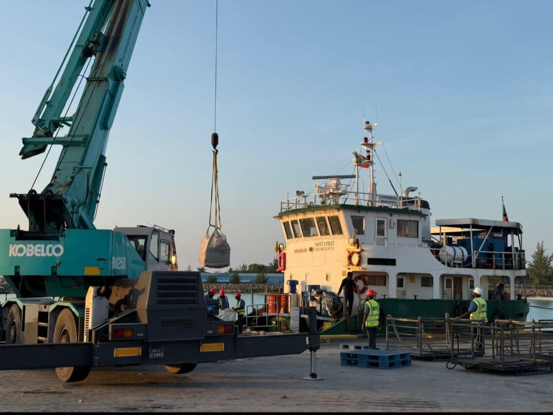 އިންޑިއާގެ ޓުޓިކޮރިންއިން ކުޅުދުއްފުއްޓަށް މުދާ ހިފައިގެން އައި ފުރަތަމަ ބޯޓު ބަނދަރުކޮށްފި