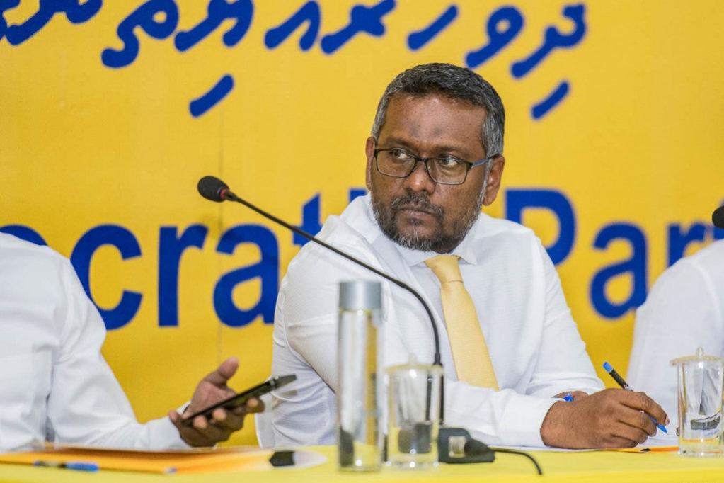 ފައްޔާޒުގެ އިސްތިއުފާ ގުޅިފައިވަނީ އެމްޑީޕީގެ އެތެރޭގައި އޮތް ފިތުނައާ 