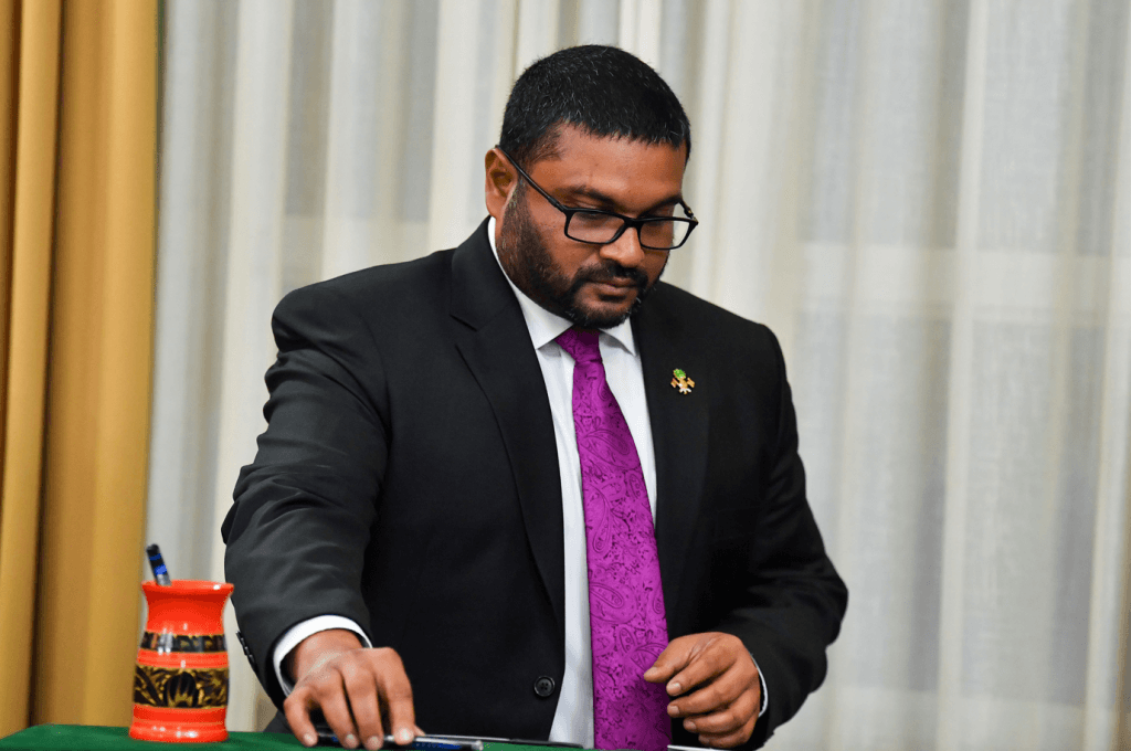 ވަށާޖެހޭ ދުރުވިސްނޭ އަސްކަރީ ސިޔާސަތެއްގެ ދަށުން ދިފާއީ ގާބިލުކަމަށް އިސްކަންދެއްވީ ރައީސް މުޢިއްޒު: ވަޒީރު ޣައްސާން 