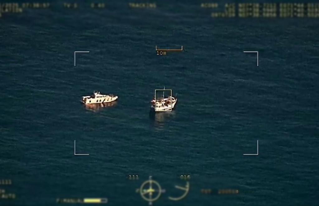 ޑްރަގާއެކު ރާއްޖެއިން އަތުލައިގަތް ލަންކާ މަޝްވެރިން, އެ ޤައުމަށް ގެންދަން މަސައްކަތްކުރަނީ