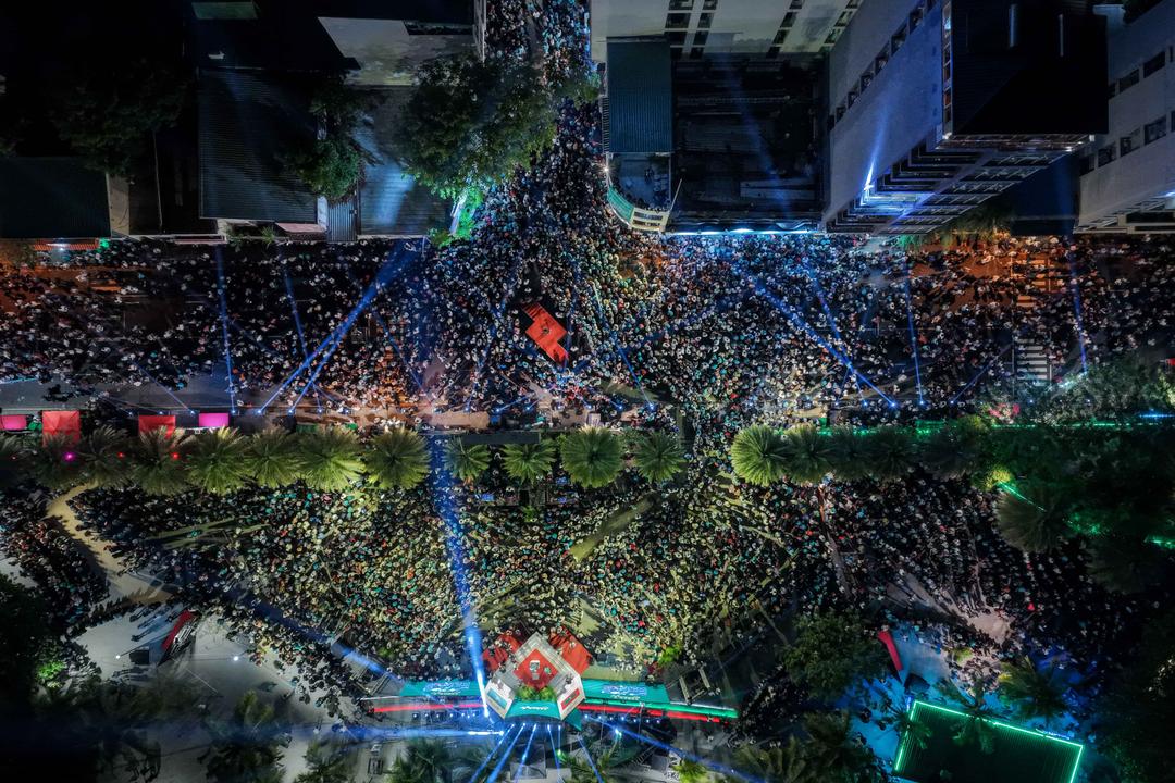 13000 އަށްވުރެ ގިނަ ރައްޔިތުން ނުކުމެ މިދިނީ ވަރުގަދަ މެސެޖެއް