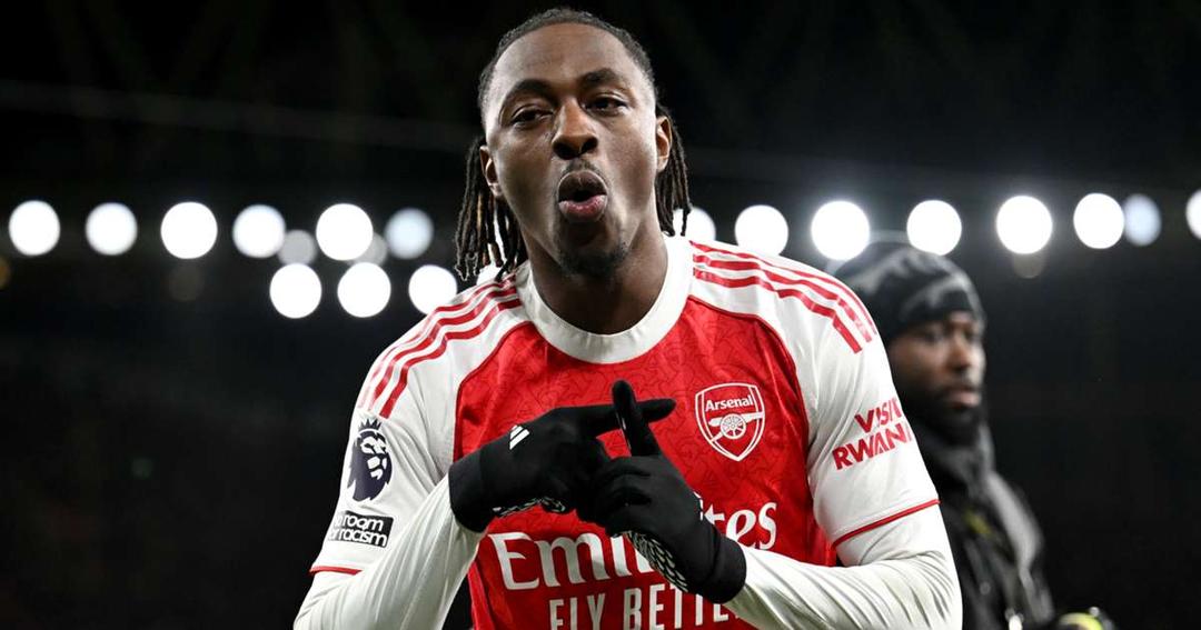 ޓޮޓްނަމް އަށް ދޯކާދިން އެޒޭގެ ހެޓްރިކުން އެޓީމު ބަލިކޮށް އާސެނަލް ތާވަލުގެ އެއްވަނައިގައި ބޮޑު ލީޑެއް