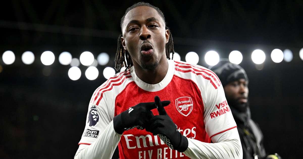 ޓޮޓްނަމް އަށް ދޯކާދިން އެޒޭގެ ހެޓްރިކުން އެޓީމު ބަލިކޮށް އާސެނަލް ތާވަލުގެ އެއްވަނައިގައި ބޮޑު ލީޑެއް