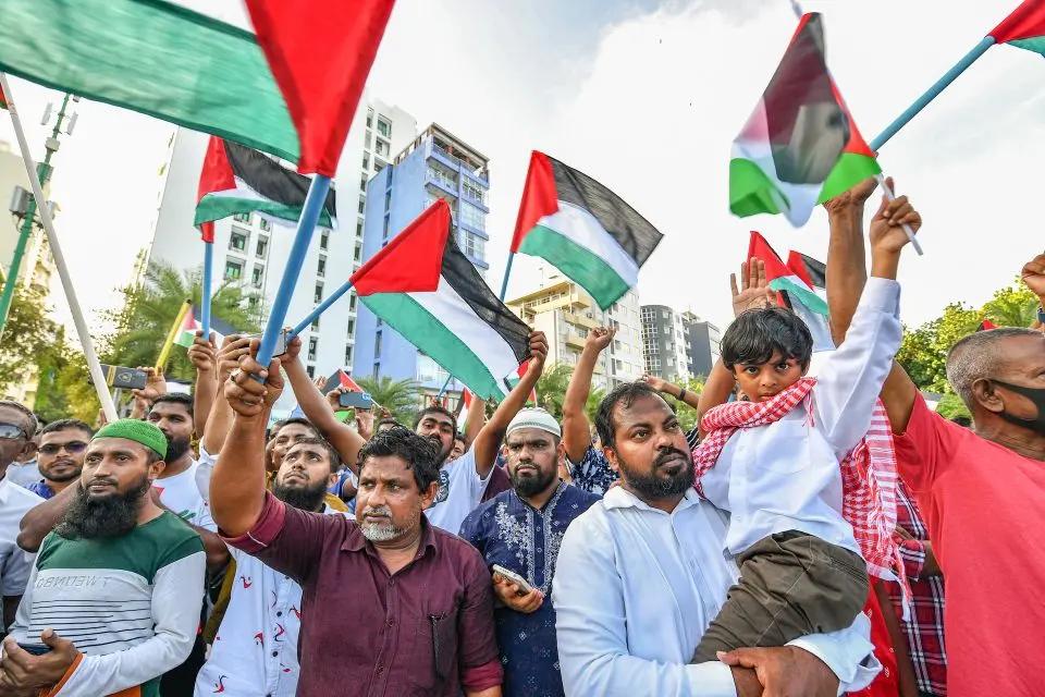 'ދިވެހީންގެ އެހީ – ޣައްޒާއަށް' މިނަމުގައި މާދަމާ މާލޭގައި ބޮޑު ވެހިކަލް ރެލީއެއް ! 