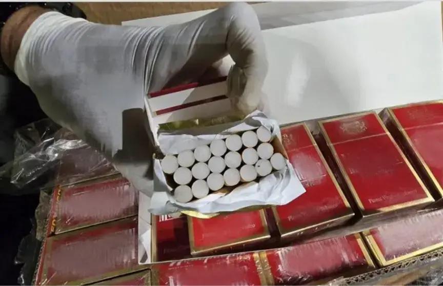 ފުލުހުންގެ ބެލުމުގެ ދަށުގައި ހުރި 31 ކާޓޫން ސިނގިރޭޓް ވަގަށް ނެގި މައްސަލައެއް ފެންމަތިވެއްޖެ