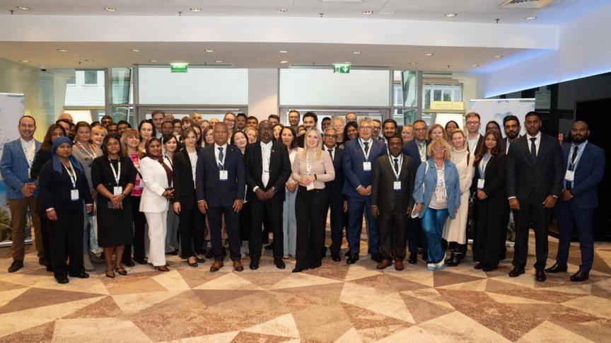 ރާއްޖެ އިޝްތިހާރު ކުރުމަށް ވިލާތުގެ ޤައުމުތަކުގައި ޚާއްޞަ ރޯޑް ޝޯވއެއް ފަށައިފި