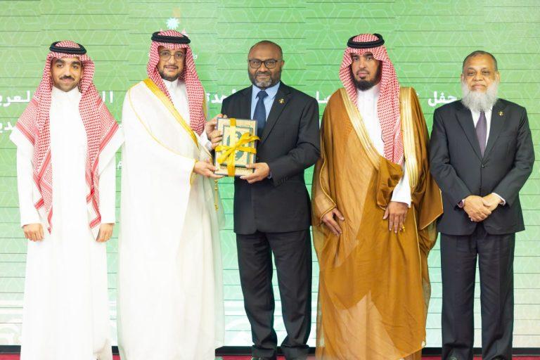 ސަޢުދީ ޢަރަބިއްޔާއިން ދިވެހިރާއްޖެއަށް 25،500 މުސްޙަފް ހަދިޔާކުރައްވައިފި