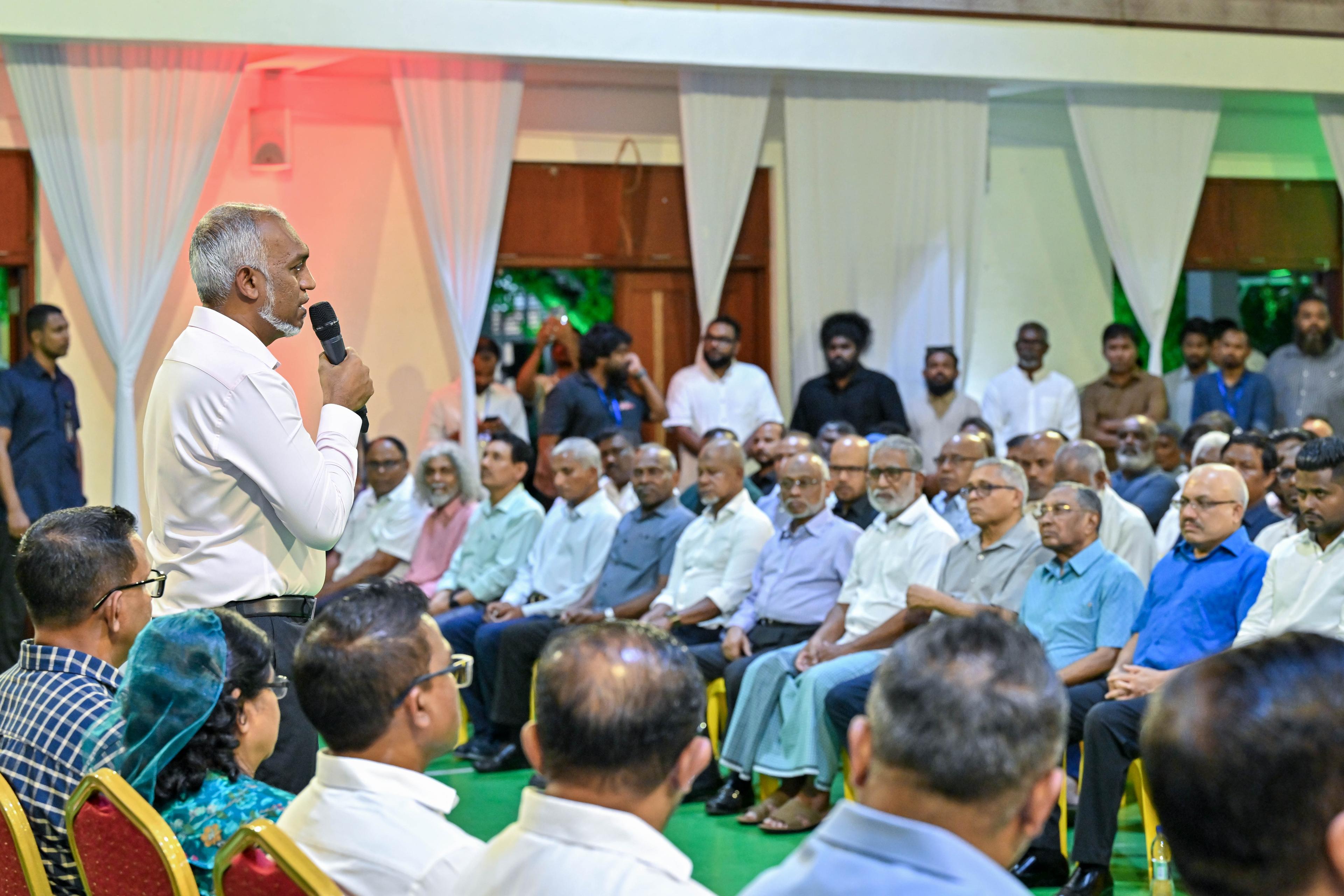 މާލެ ސަރަހައްދުގެ ސިލްސިލާ ބައްދަލުވުންތައް: ހަތަރުވަނަ ބައްދަލުވުން ހެންވޭރު ރައްޔިތުންނާއެކު