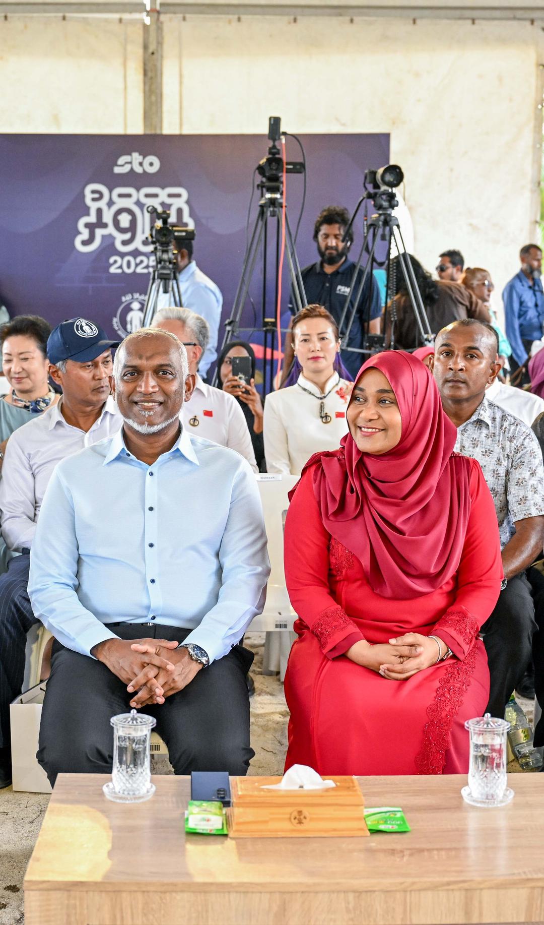 ރައީސްގެ ދެކަނބަލުން ދުވާފަރަށް ކުރެއްވި ދަތުރުފުޅު ނިންމަވާލައްވާ މާލެ ވަޑައިގެންފި