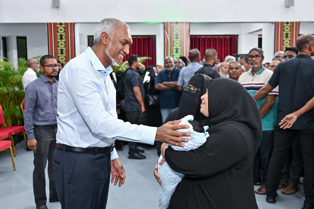 މި ރައީސް ތަފާތު، ދެވަނަ ފިޔަވަހީގެ ރައްޔިތުންނާ އެކު 6 ގަޑިއިރު