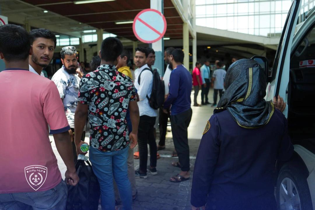 ގަވާއިދާ ހިލާފަށް ވަޒީފާ އަދާކުރާ ބިދޭސީން ސައްހަ ވޯކް ޕާމިޓް ހޯދަން ހުޅުވާލަނީ 