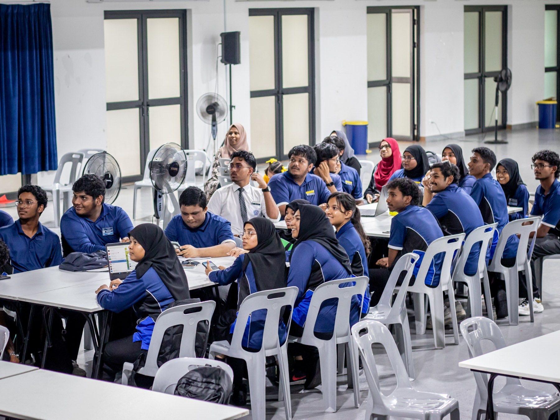 އަންނަ އަހަރުން ފެށިގެން ދަރިވަރުންނަށް ކްލާހުގައި ފޯނު ބޭނުން ނުކުރެވޭނެ!