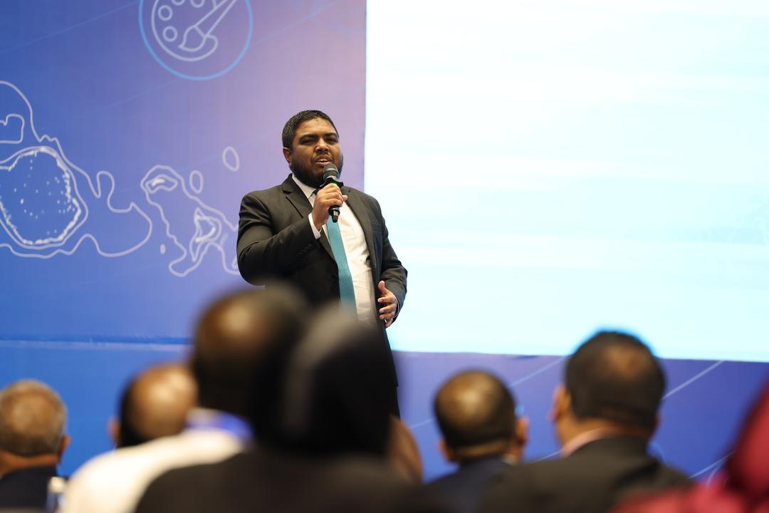 ޔުނީފޯމާ ގުޅިގެން ކުރިމަތިވާ މައްސަލަތަކުގެ އަސްލަކީ މިދިޔަ ދުވަސްތަކުގައި އުސޫލެއްނެތި ގެނެވުނު ބަދަލުތައް : ޑރ. އަޙްމަދު