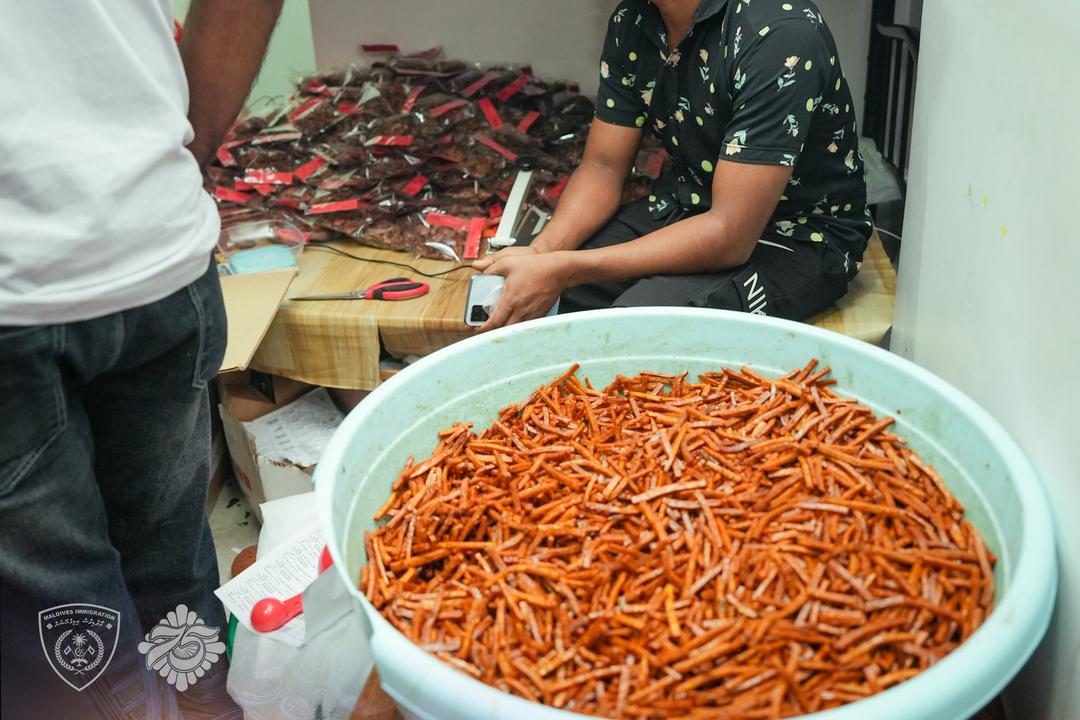 އާންމު ސާފުތާހިރުކަމަށް ނުބަލާ ކާބޯތަކެތި ތައްޔާރުކުރަމުންދިޔަ 18 ބިދޭސީން ހައްޔަރުކޮށްފި