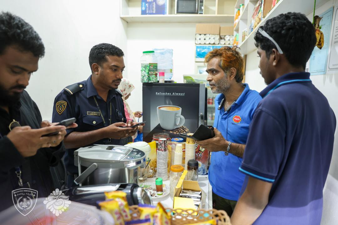 ގަވައިދާ ޚިލާފަށް ވިޔަފާރިކުރަމުންދިޔަ ފަސް ބިދޭސީއަކު ހިފަހައްޓައިފި