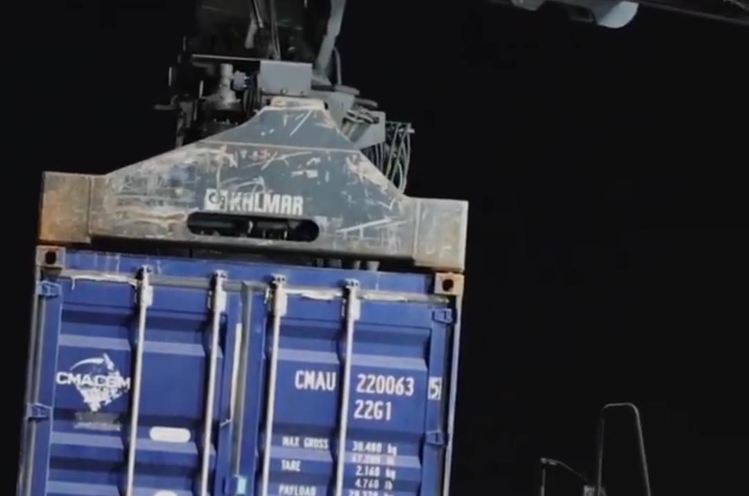 މުދާ ޝިޕްމެންޓެއްގައި ފޮރުވައިގެން އެތެރެކުރަން އުޅުނު 10800 ވޭޕް އަތުލައިގެންފި