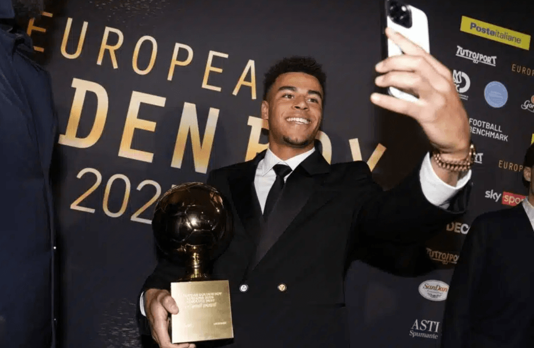 މިއަހަރުގެ ގޯލްޑަން ބޯއީ އެވޯޑް ޕީއެސްޖީގެ ޑޫއޭ އަށް