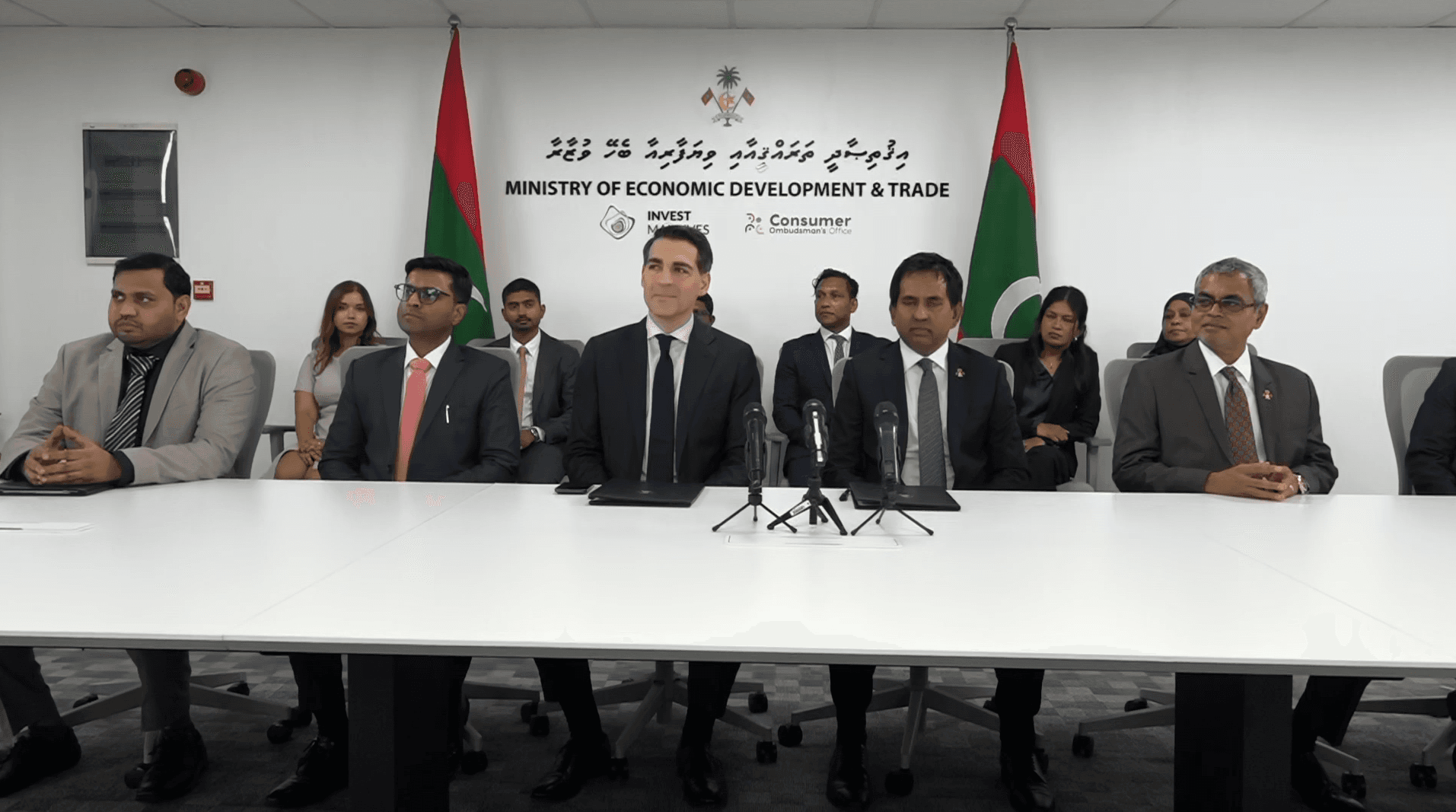 ނ. އަތޮޅުގައި ތަރައްގީކުރާ ޓައުންޝިޕު މަޝްރޫއުގެ އިންވެސްޓަރުންނާއެކު ސޮއިކޮށްފި