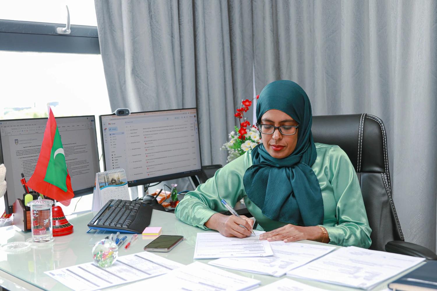 ވަޒީފާ އަދާކުރަމުން ފުލްޓައިމްކޮށް ޕީއެޗްޑީއަށް ކިޔެވުމަކީ އެކަށީގެންވާ ކަމެއް ނޫން: އެމްކިޔުއޭ