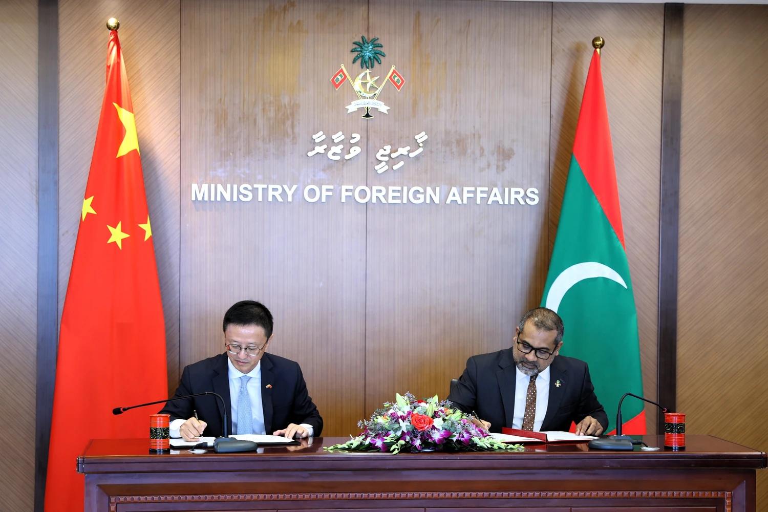 ރާއްޖޭގެ ތަރައްގީއަށް ޗައިނާއިން 600 މިލިއަން ރެންމިންބިންގެ ހިލޭ އެހީ ދެނީ 