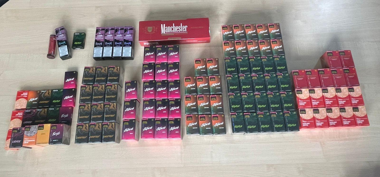 ރާއްޖެ އެތެރެކޮށް ވިއްކުން މަނާ ވޭޕް ކާޓްރިޖްތަކެއް ހޯދައި، 2 މީހުން ޖޫރިމަނާކޮށްފި