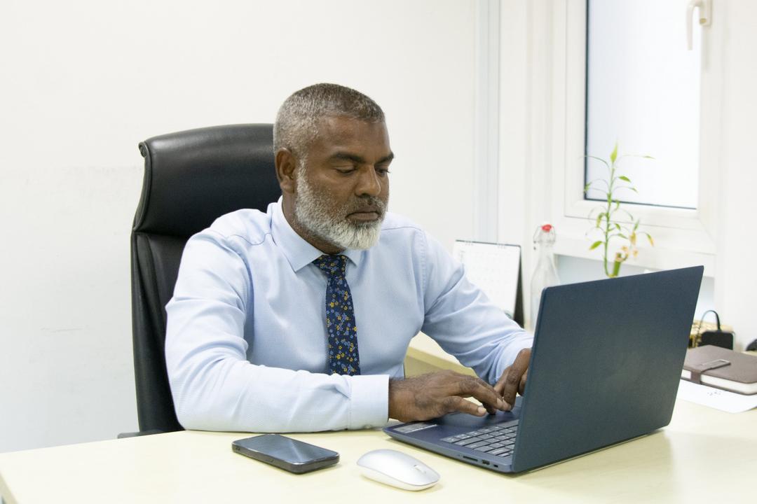 ހައިކޯޓުގެ ފަނޑިޔާރު ނިޔާޒު ރިޓަޔާކުރައްވައިފި