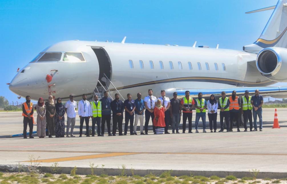 ފުރަތަމަ ފަހަރަށް ހަނިމާދޫ އެއަރޕޯޓަށް ކޮމާޝަލް ޖެޓެއް ޖައްސައިފި