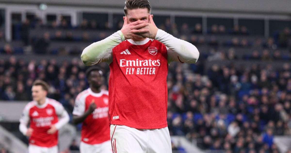 ގެޔޯޜކެރޭސްގެ ޕެނަލްޓީއަކުން އާސެނަލް މޮޅުވެ، އަނެއްކާވެސް އެއްވަނައަށް