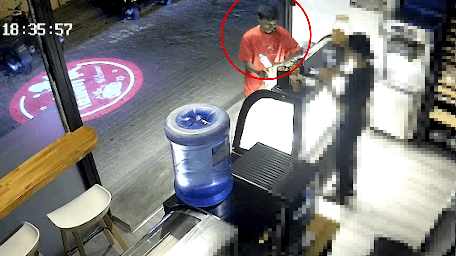 ސައްހަނޫން ޑޮލަރުން މުއާމަލާތްކޮށްފައިވާ މައްސަލައެއްގައި މީހަކު ހޯދަނީ