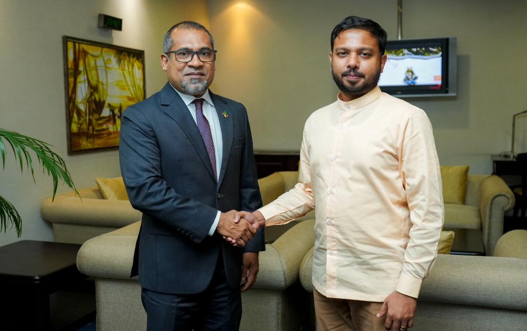 ޚާރިޖީ ވަޒީރު ޚަލީލް ލަންކާއަށް ވަޑައިގަންނަވައިފި