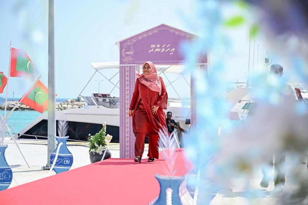 ޑައިލިސިސްގެ ޚިދުމަތް ފެށުމަށް ރައީސްގެ އަނބިކަނބަލުން އިހަވަންދުއަށް