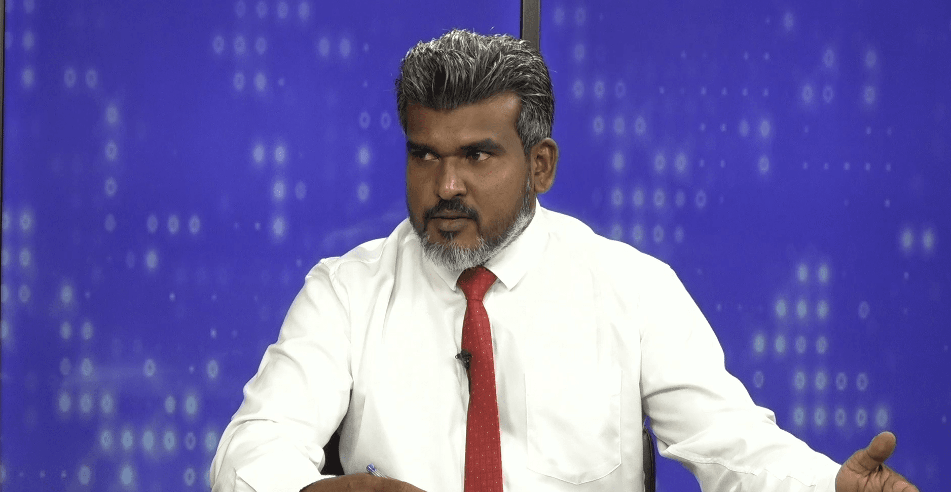 މޯލްޑިވްސް ގޭސްގެ ޑެޕިއުޓީ މެނޭޖިން ޑިރެކްޓާ އިބްރާހިމް ފިކުރީ، މެންދުރު ޓީވީގެ މަޢުޟޫ ޕްރޮގްރާމުގައި ވާހަކަފުޅުދައްކަވަމުން