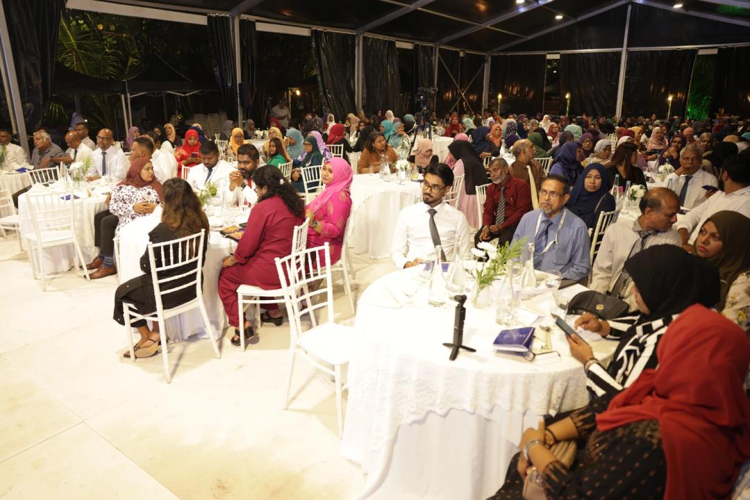 ސިޔާސީ ފިކުރު ތަފާތު ވިޔަސް، ރައްޔިތުންނަށް ބޭނުންވާ ހިދުމަތްތައް ފޯރުކޮށްދޭނަން: މޭޔަރ އާޒިމް 