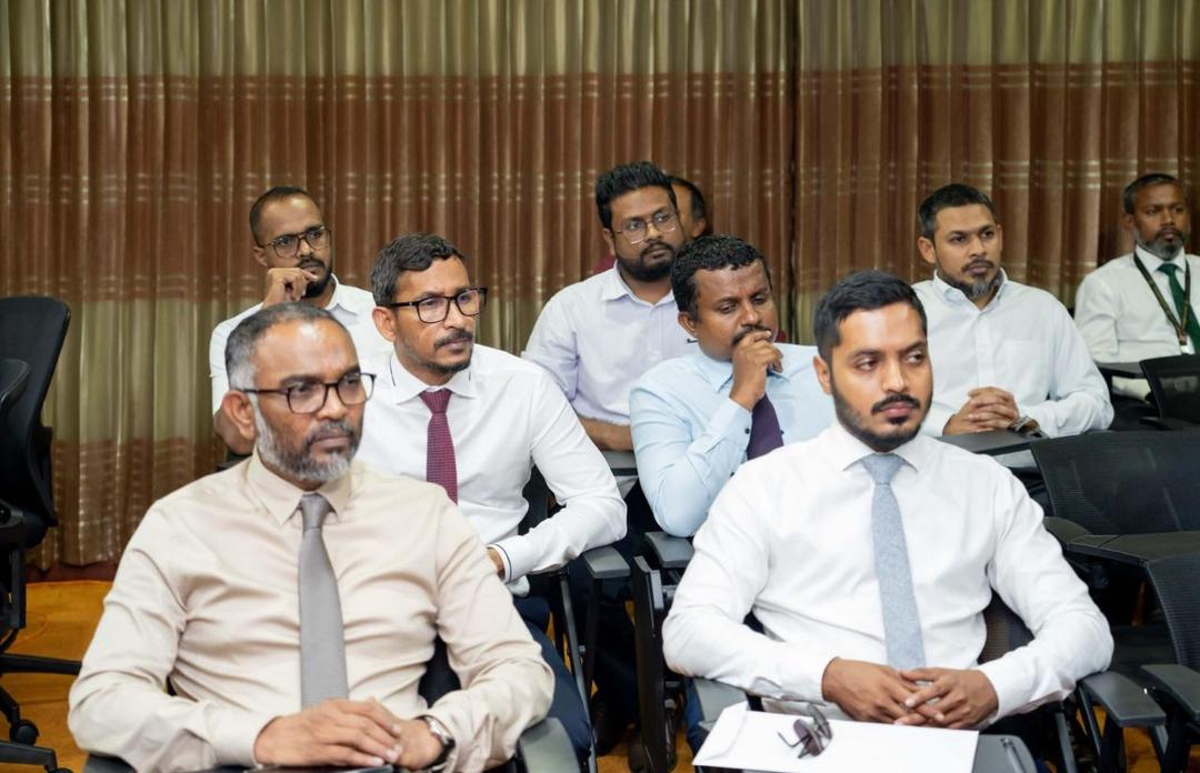 ޝަރީޢަތާއި ޤާނޫނުގެ ދާއިރާއިން މަޖިލީހުގެ މެންބަރުން މަތީ ތަޢުލީމަށް ތަމްރީނުކުރުން ފަށައިފި