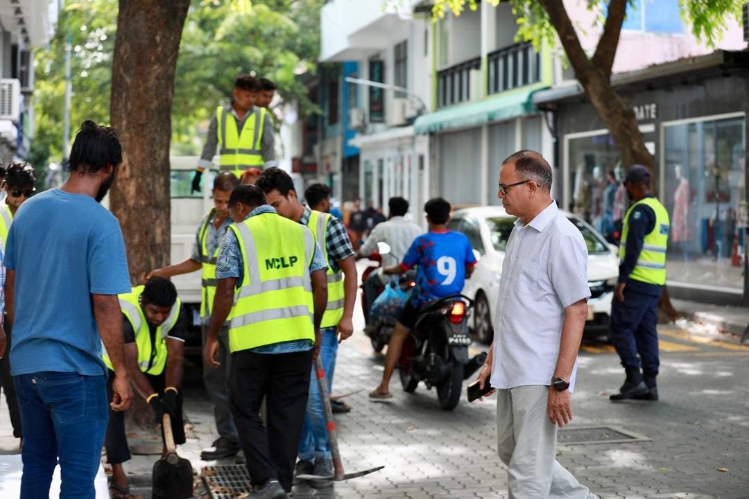 މާލޭގެ މަގުތަކުގެ ކާނުތައް ސާފުކުރުމުގެ މަސައްކަތް ފަށައިފި