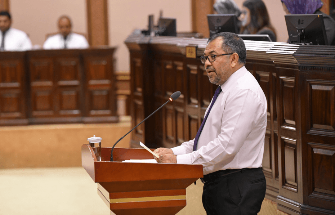 އަމާޒު ހިފާފައި ވަނީ ދަރަނިތައް މެނޭޖުކުރެވޭނެ ޕްލޭނަކަށް