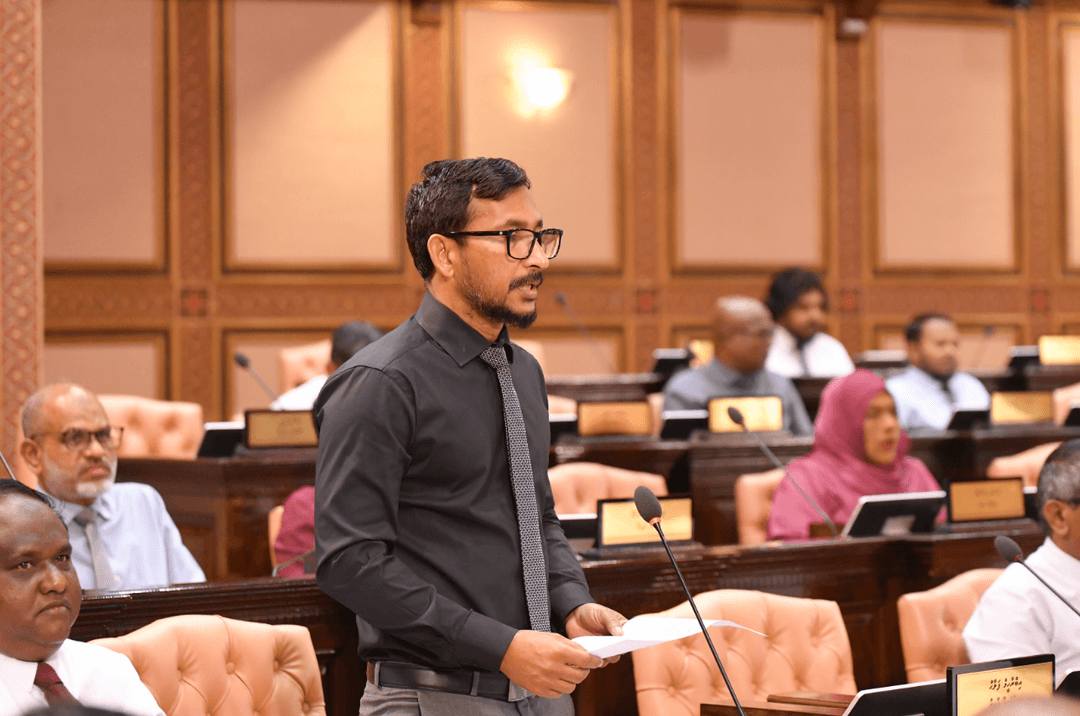 ހުށަހެޅިފައި އޮތީ ރައީސް ޔާމީނާއި އެމްޑީޕީން ގުޅިގެން ކުރި ވައްކަމުގެ ރިޕޯޓެއް: މެމްބަރު ފަލާހް 