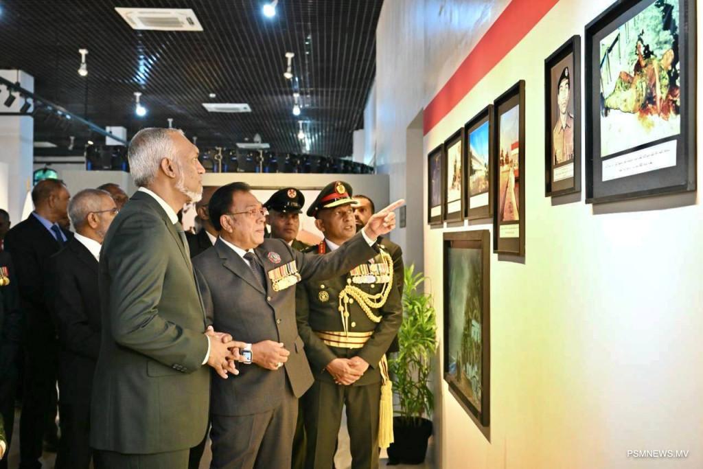 ނޮވެމްބަރު 3 ގައި ޝަހީދުވި ސިފައިންގެ އާއިލާތަކަށް އިނާޔަތްދެނީ 