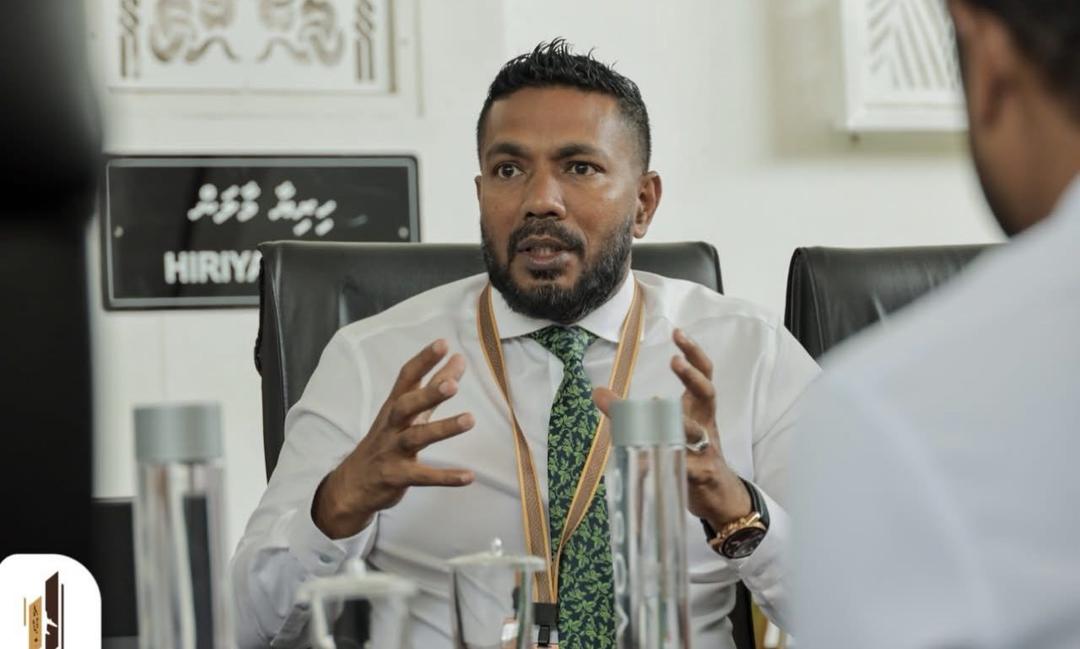 ހަނިމާދޫގައި ފަސިންޖަރުން އުފުލާ ބަސް ސްޓޭންޑްބައިގައި އޮތް، މަސައްކަތް ކުރަނީ ދަތުރުވެރިންގެ ފަސޭހައަށް: މުބީން