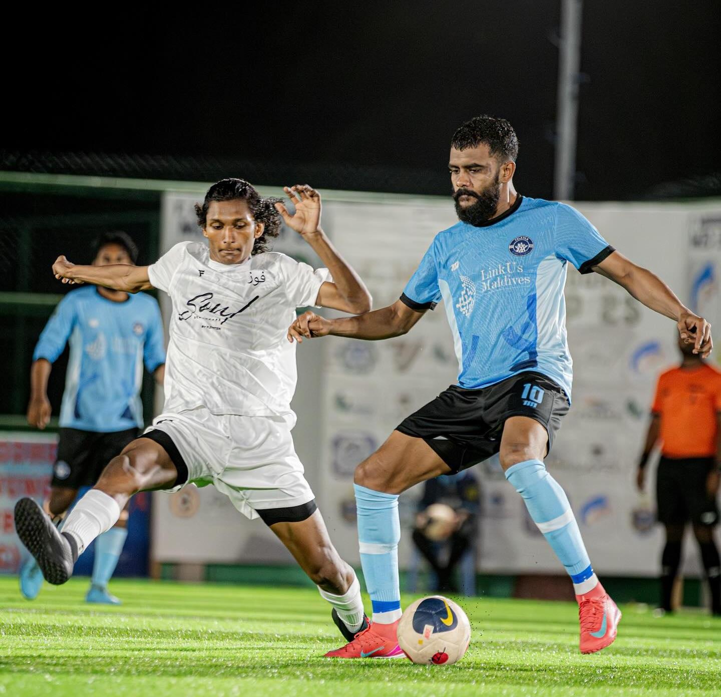 ފެލޭލާގެ ޖެންނޭ އަލް ފައުޒް އާއި ދެކޮޅަށް ކުޅެނީ. ފޮޓޯ: އަލް ފައުޒް