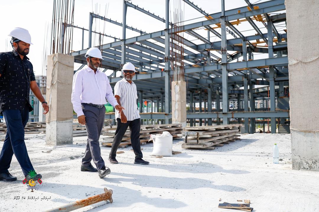 އަލަށް ގާއިމުކުރާ ސްވިމިން ޕޫލްގެ މަސައްކަތް ވަޒީރު ބައްލަވާލައްވައިފި