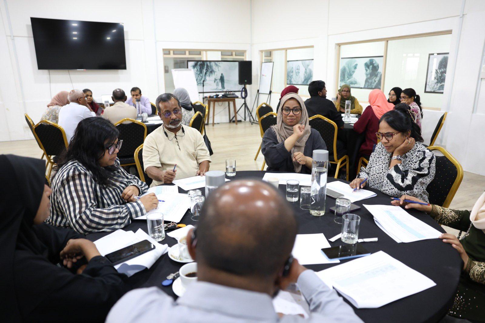 ނޭޝަނަލް އެކްޝަން ޕްލޭން އޮން ޑިސްއެބިލިޓީ އިންކްލޫޝަންގެ ވެލިޑޭޝަން ވޯކްޝޮޕްގެ ތެރެއިން -- ފޮޓޯ: އިޖުތިމާޢީ އަދި ޢާއިލީ ތަރައްޤީއާ ބެހޭ ވުޒާރާ