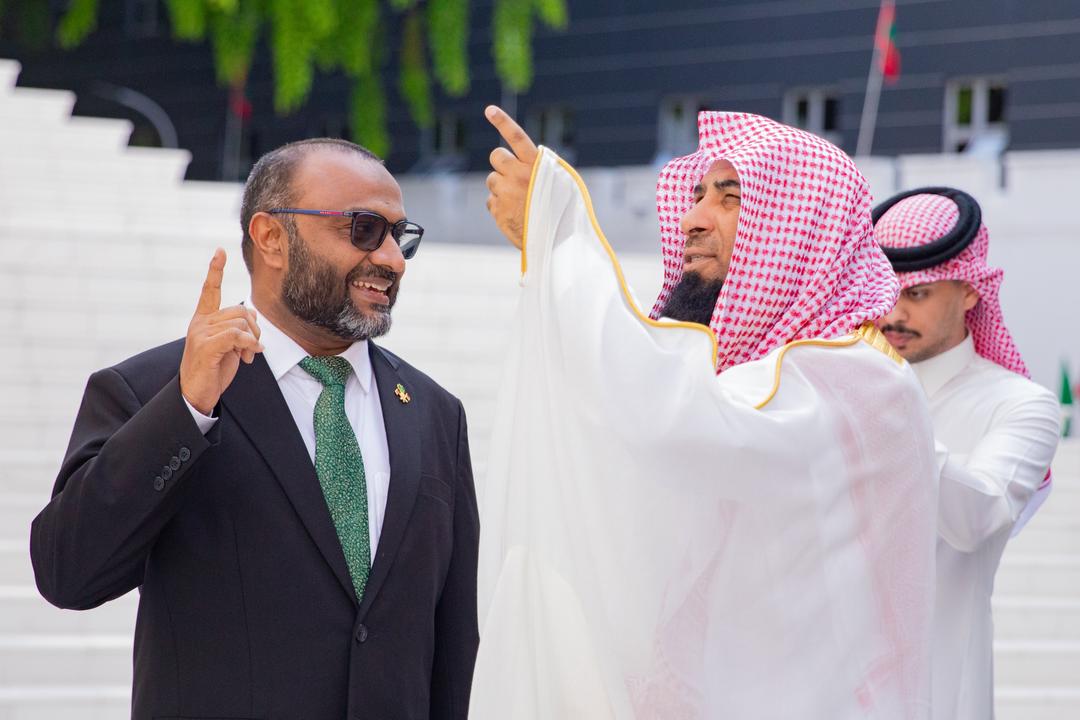 މަސްޖިދުއްނަބަވީގެ އިމާމު ޝައިޚް ޑރ. ބުދައިރު، ވަޒީރު ޑރ. ޝަހީމްއާ ބައްދަލު ކުރައްވައިފި