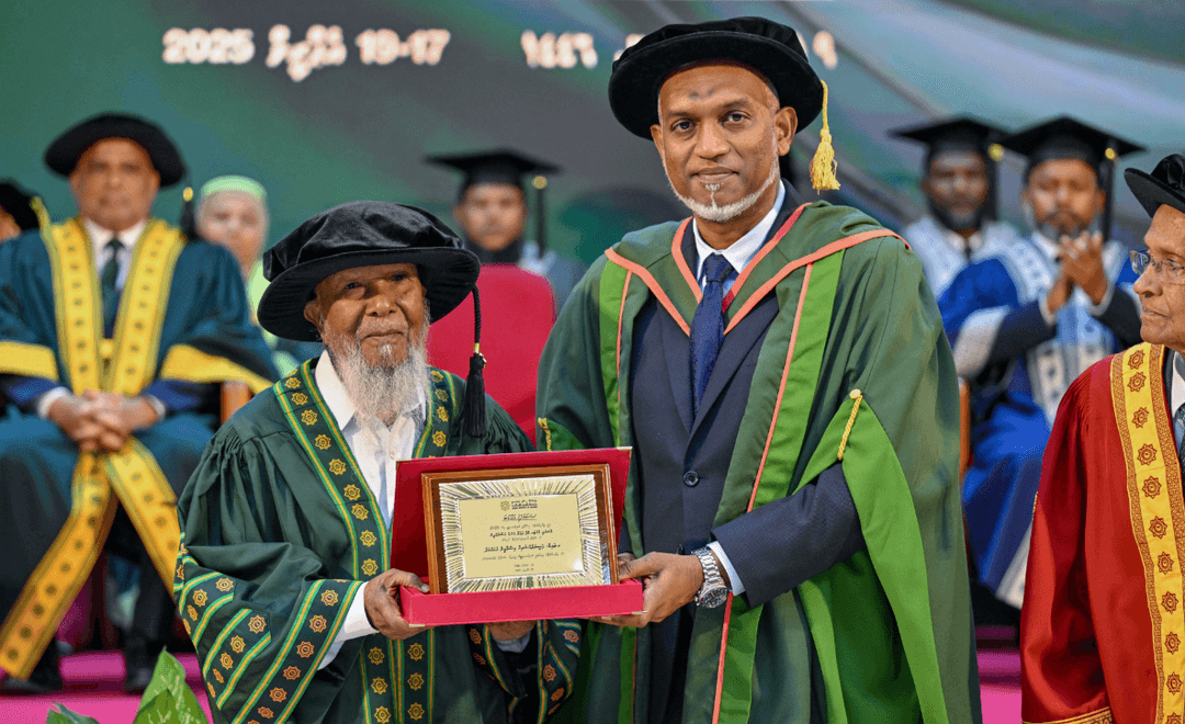 ރާއްޖޭގެ މަތީ ތަޢުލީމުގެ މަރުކަޒަކުން އެރުވި ފުރަތަމަ އޮނަރަރީ ޑޮކްޓަރޭޓް، ޝައިޚް އިސްމާއިލްއަށް