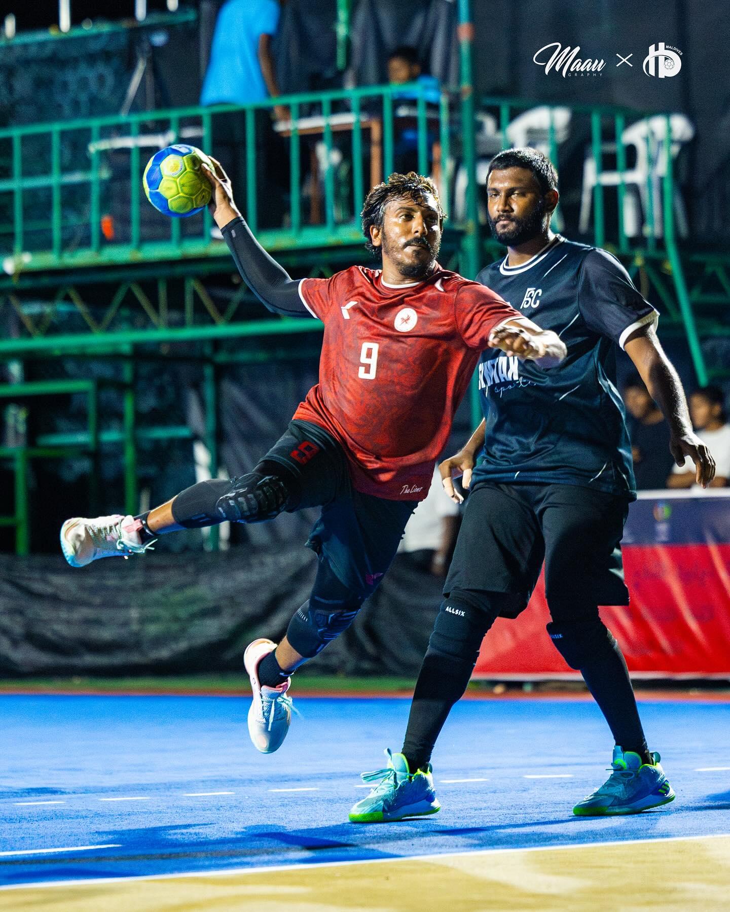 ޤައުމީ ހޭންޑްބޯލް ކޯޓުގައި. ފޮޓޯ: ހޭންޑްބޯލް އެސޯސިއޭޝަން އޮފް މޯލްޑިވްސް