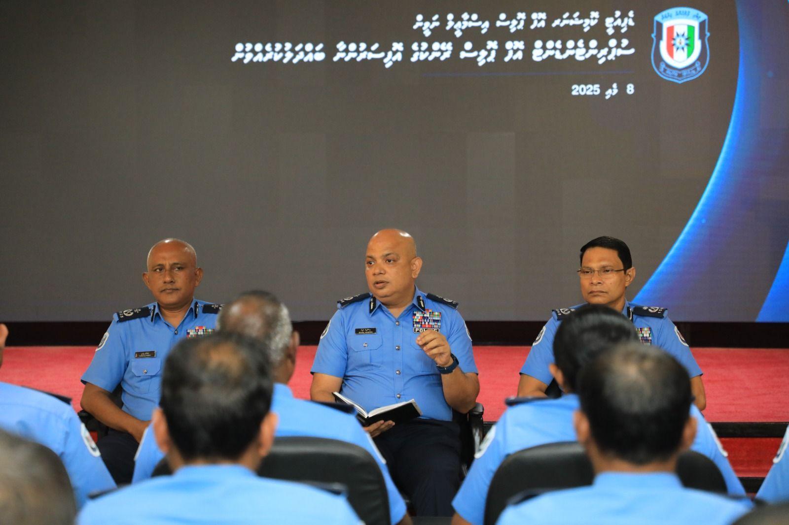 ފުލުހުންގެ މުއައްސަސާގެ ގަދަރު ހިފެހެއްޓުމަށް ކޮންމެ ފުލުހަކުވެސް މަސައްކަތްކުރަންޖެހޭނެ:  ނަވީން 