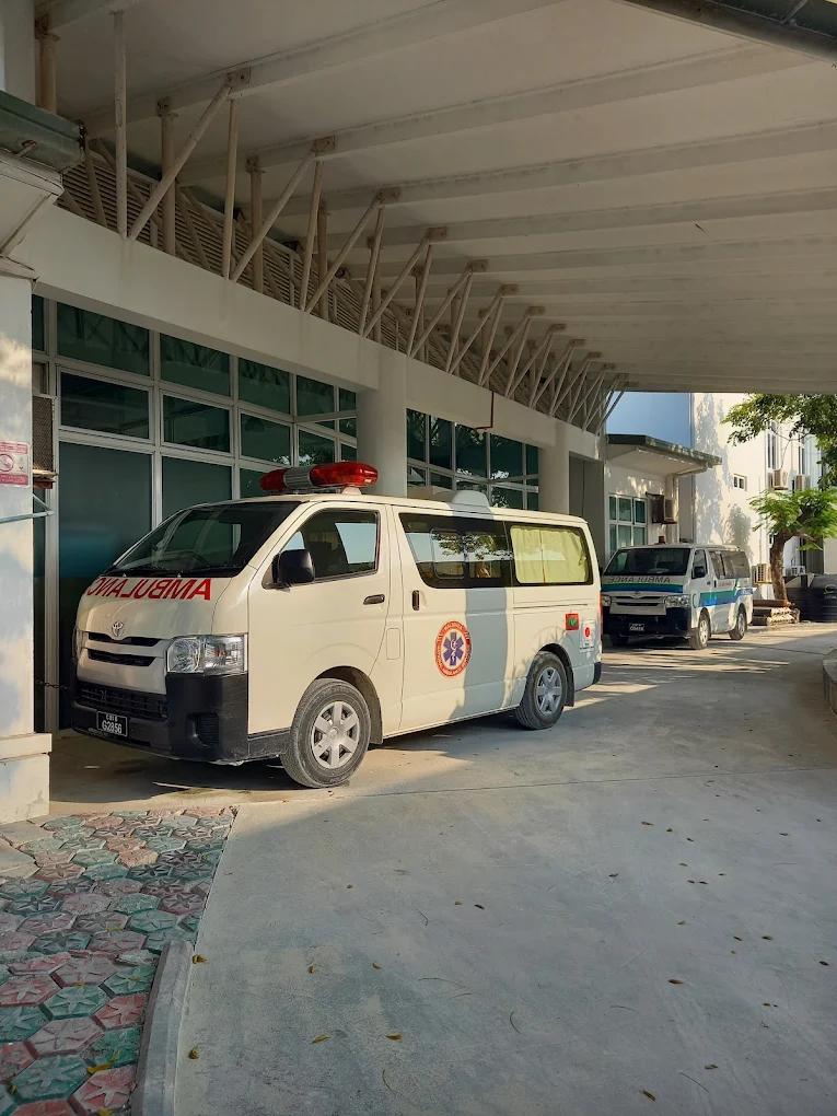 ޑިންގީއެއްގައި ލޯންޗެއްޖެހި ޑިންގީ ފުނޑުފުނޑު، ފަސް މީހަކަށް އަނިޔާވެ އެކަކުގެ ހާލު ސީރިއަސް