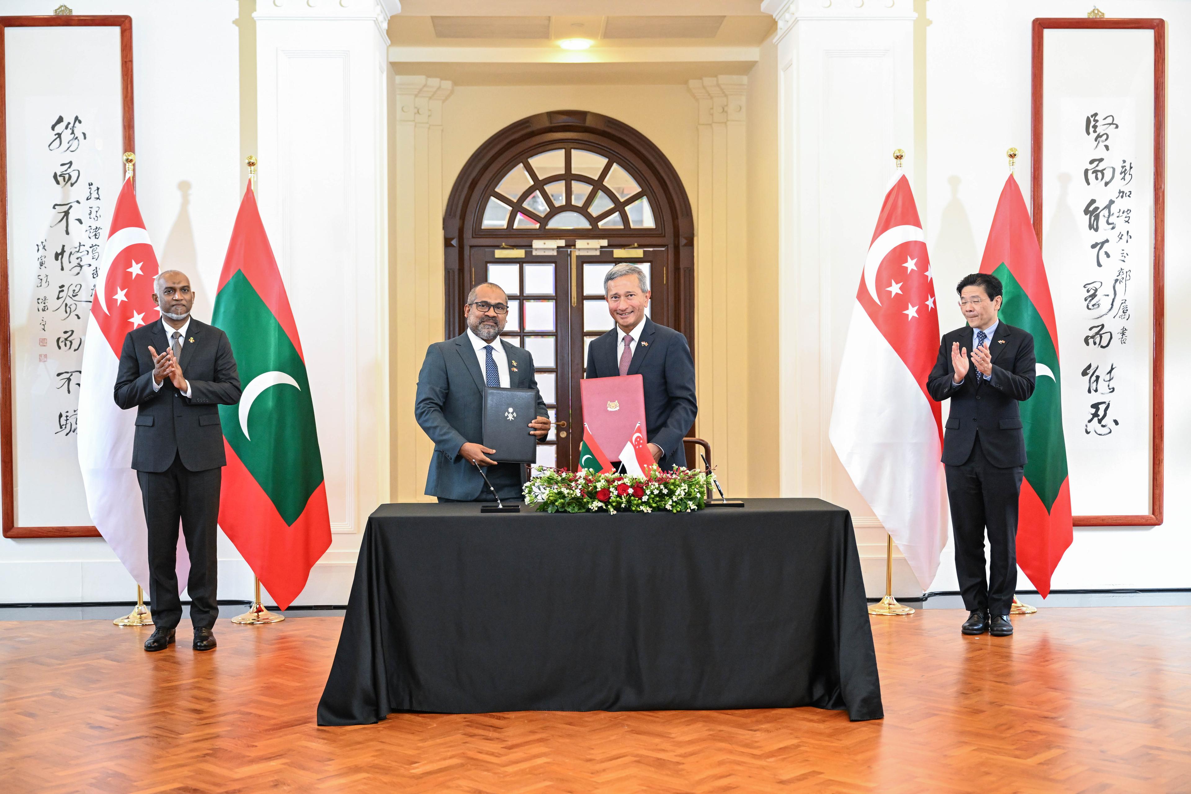 ރާޢްޖެއާއި ސިންގަޕޫރާއި ދެމެދު މުހިންމު ތިން ފަހުމުނާމާއެއްގައި ސޮއިކޮށްފި 