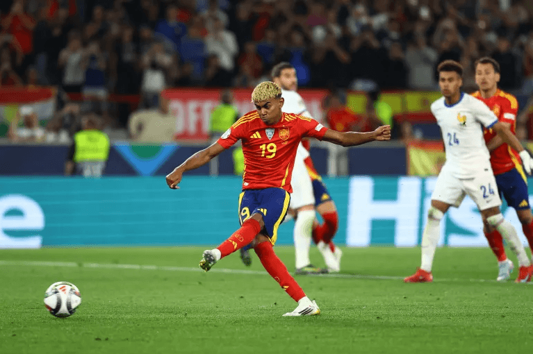 ޔަމާލްގެ މޮޅުކުޅުމާއެކު ޑެމްބެލޭ އަދި އެމްބާއްޕޭ ސައިޒުކޮށް ސްޕެއިން ފައިނަލަށް