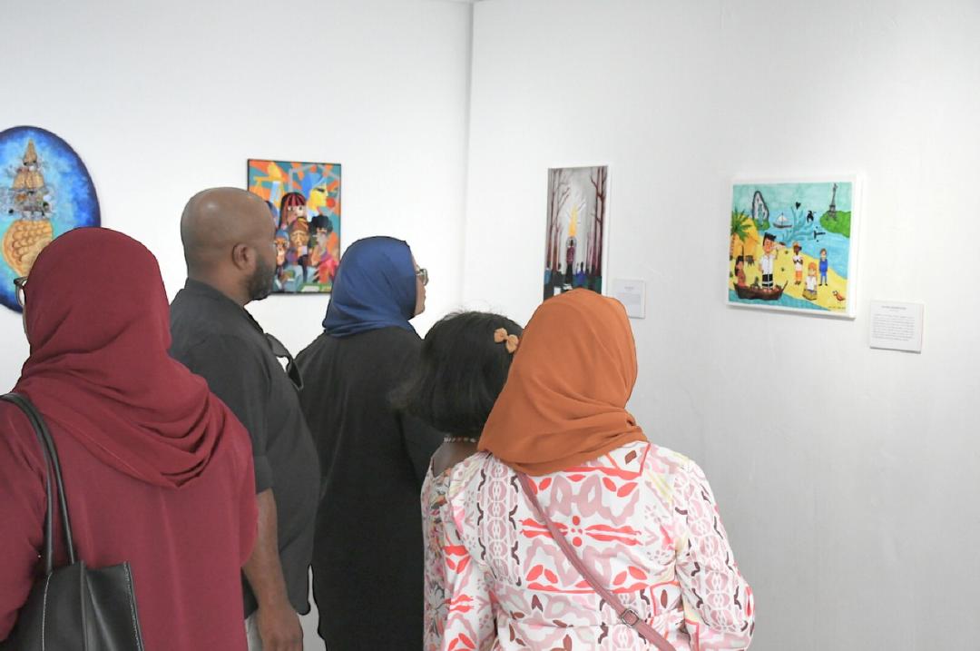 ވިސްލްބްލޯ ކުރާފަރާތްތަކުގެ ދުވަސް ފާހަގަ ކުރުމުގެ ގޮތުން އާޓް އެގްޒިބިޝަންއެއް ބާއްވައިފި